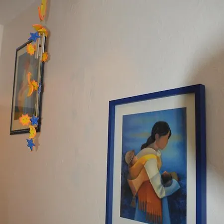 Apartment Volets Bleus Et Briques Rouges