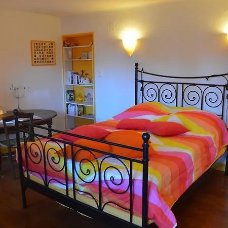 Apartment Volets Bleus Et Briques Rouges Albi