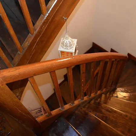 Volets Bleus Et Briques Rouges Apartment