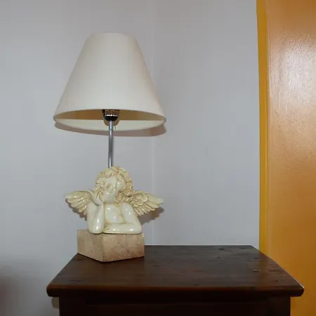 Volets Bleus Et Briques Rouges Apartment *