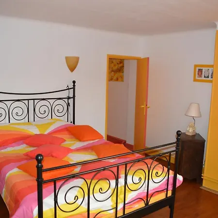 Volets Bleus Et Briques Rouges * Albi