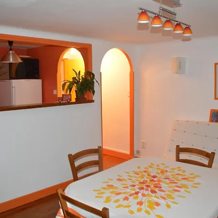 Volets Bleus Et Briques Rouges Apartment Albi