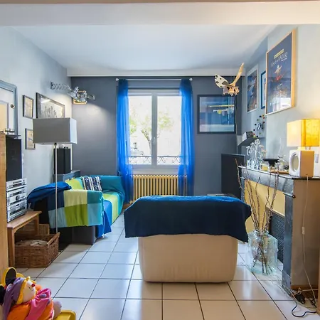 Volets Bleus Et Briques Rouges Apartment Albi