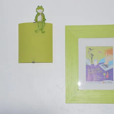 Volets Bleus Et Briques Rouges Apartment *