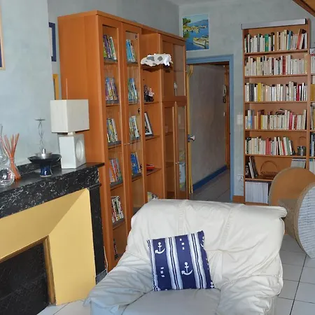 Volets Bleus Et Briques Rouges Apartment Albi