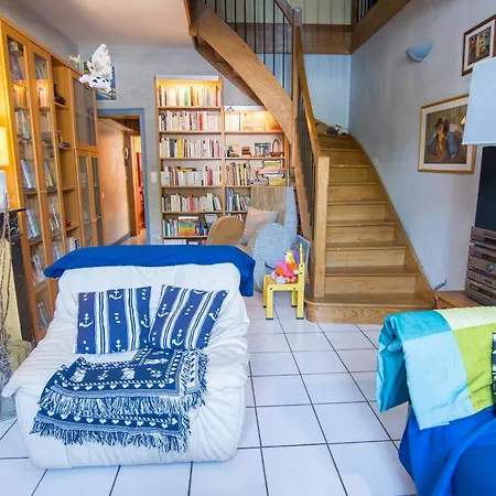 Appartement Volets Bleus Et Briques Rouges Albi