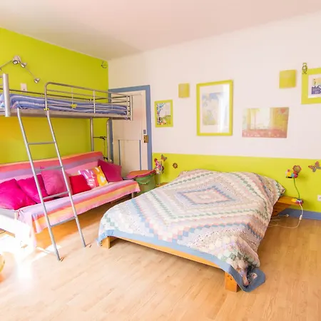 Volets Bleus Et Briques Rouges Albi