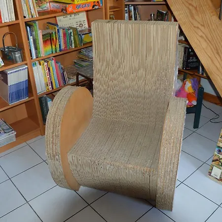 Daire Volets Bleus Et Briques Rouges *