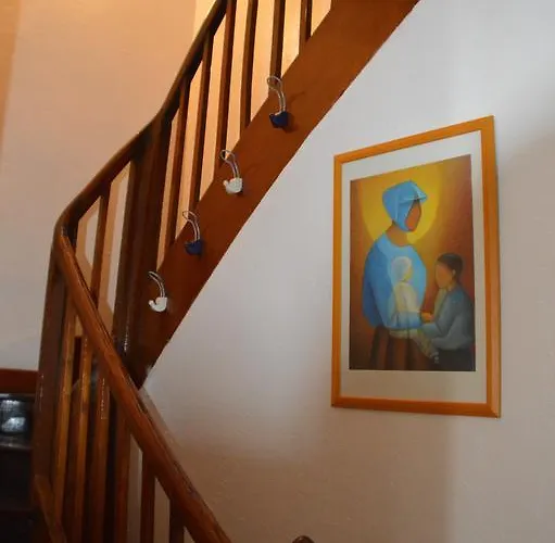 Volets Bleus Et Briques Rouges * Albi