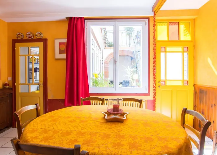 Apartamento Volets Bleus Et Briques Rouges *